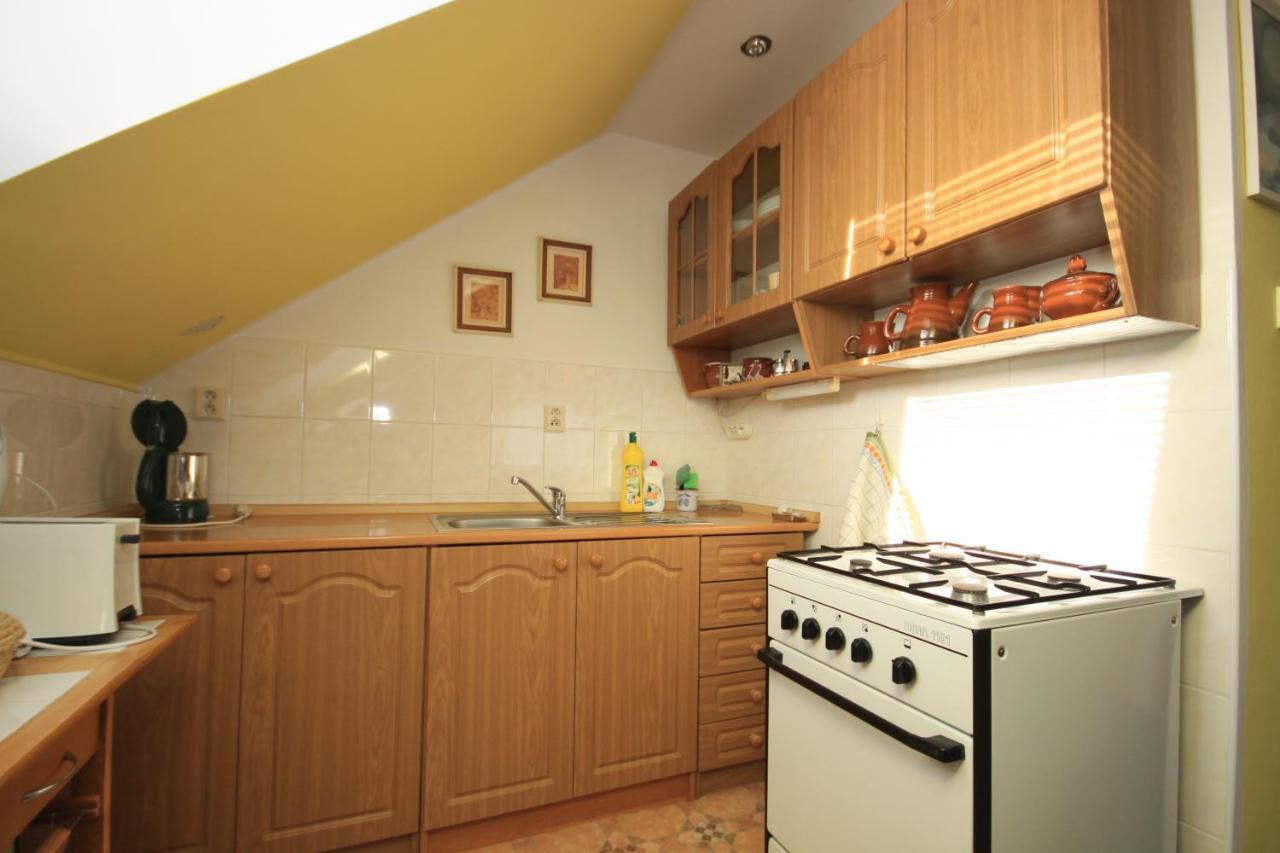 Apartman Pod Cernou Horou Apartment Rožnov pod Radhoštěm Екстериор снимка